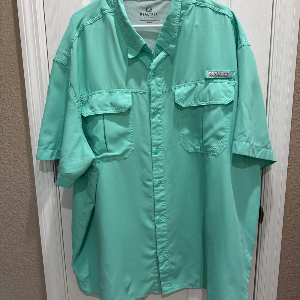 Realtree Men's Light Green Button Down Shirt